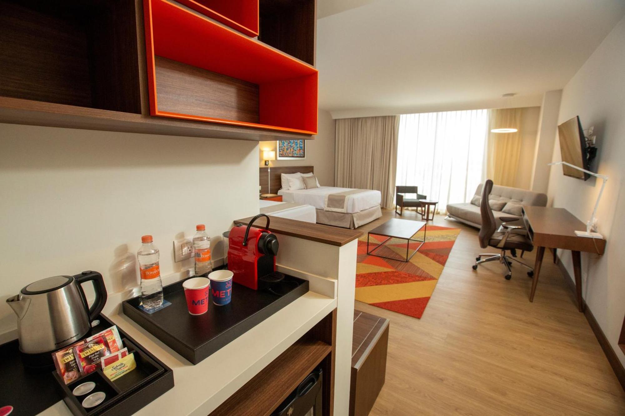 Metria Hotel León Exteriör bild A typical studio room at a Residence Inn