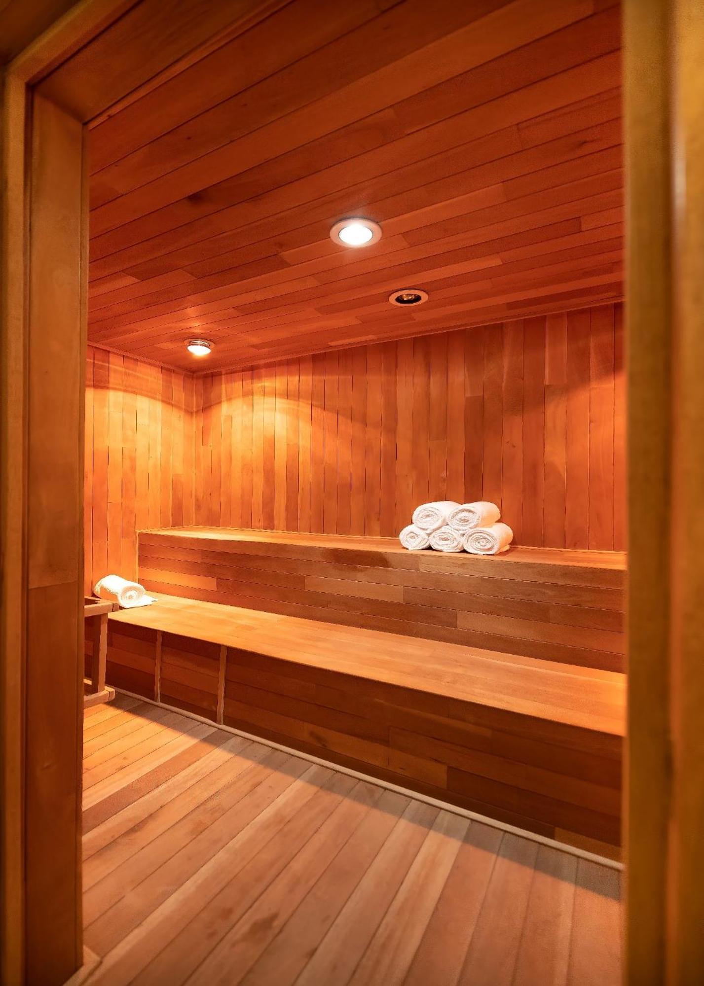 Metria Hotel León Exteriör bild A modern Finnish sauna