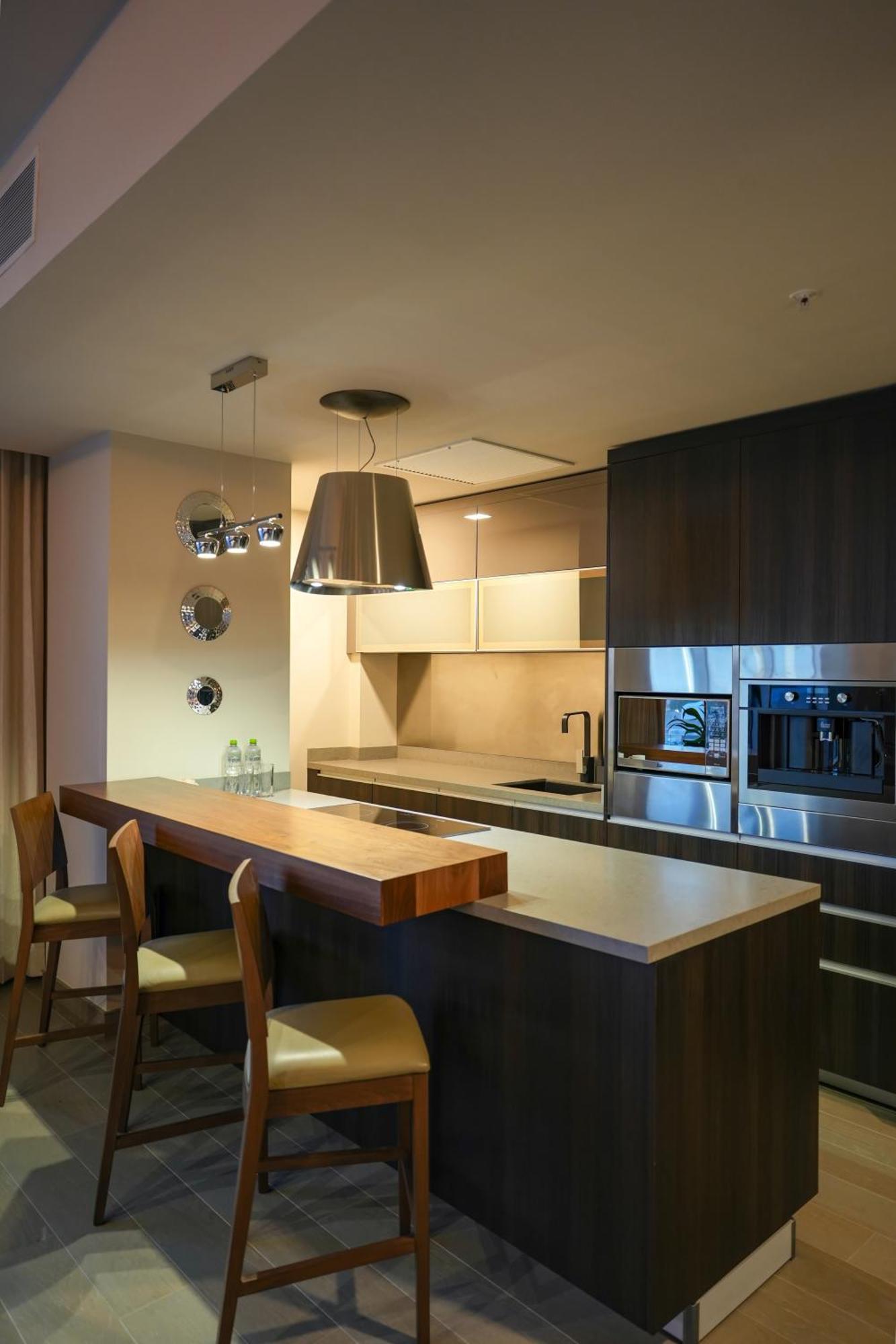 Metria Hotel León Exteriör bild A modern kitchen